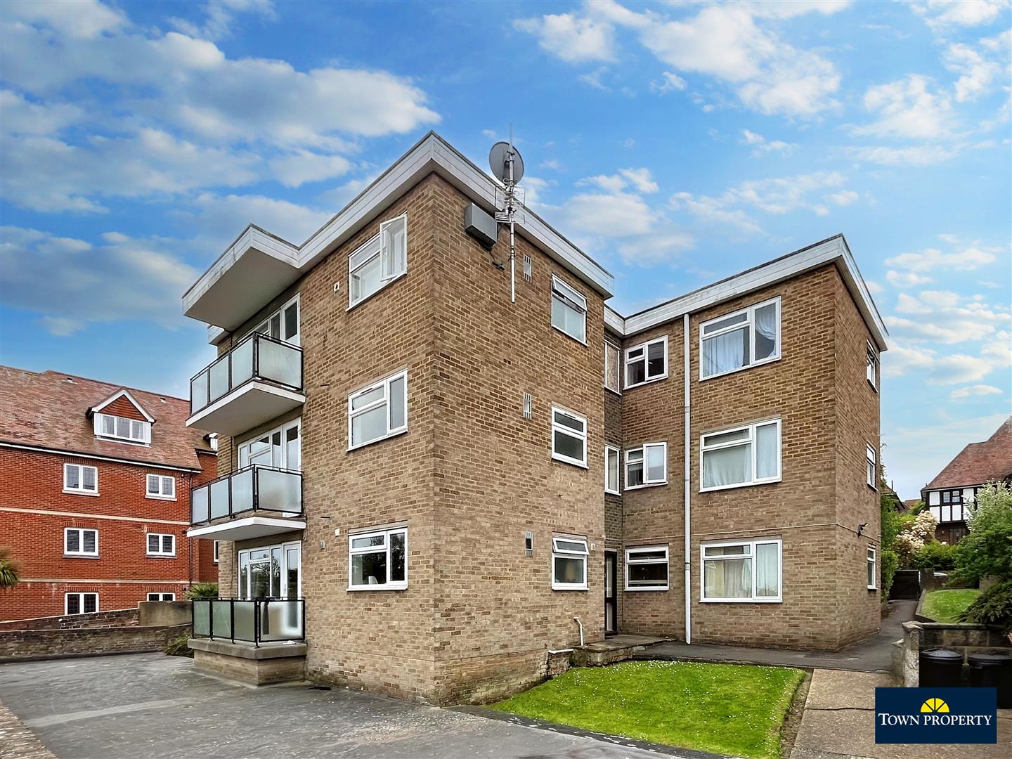 Property Details for Carew Road Eastbourne BN21 2JG Town Property